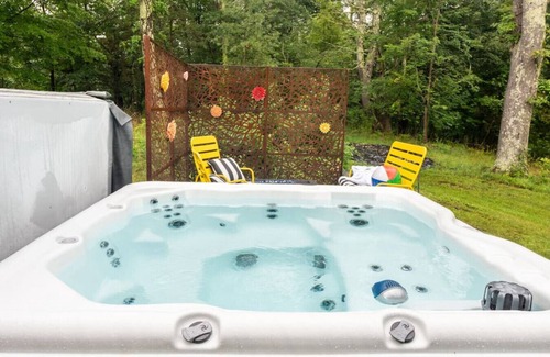 Saugerties House | Tranquil, private country paradise 4 family & friends: hot tub, fireplace, pets