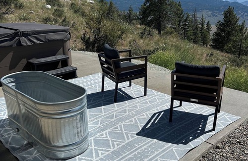 Okanagan-Similkameen Cabin | Tranquil private getaway at this cabin on 3 acres on Anarchist mtn.