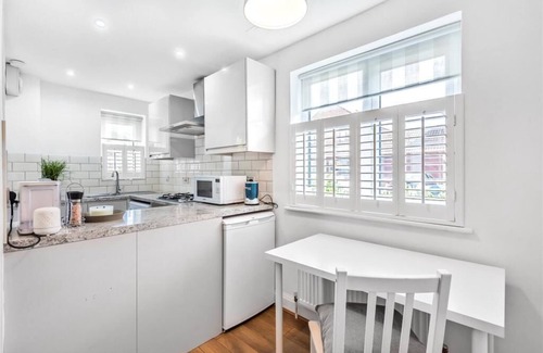 Clock House House | Tranquil, quiet home with drive