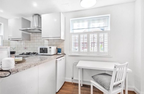 Clock House House | Tranquil, quiet home with drive
