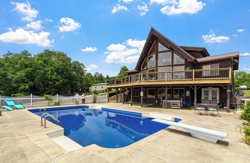 McArthur House | Tranquil ranch with breathtaking views, pool, hot tub, and peace of mind.