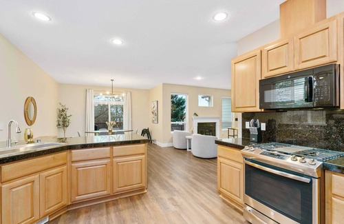Walnut Grove House | Tranquil Retreat at 65th Street: Your Ideal Vacation Getaway Awaits #41991