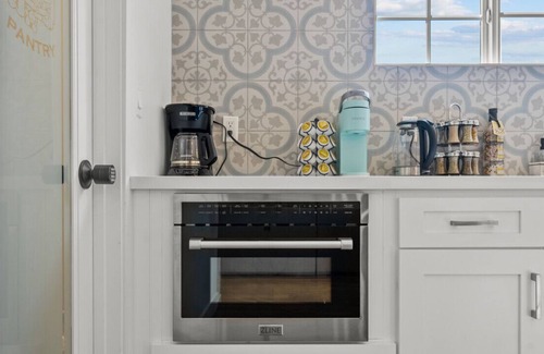 Valley Glen House | Tranquil Retreat in the Heart of N. Hollywood