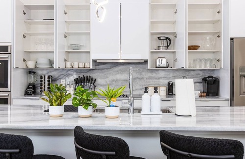 West Dallas House | Tranquil Right 8-bedroom house with Game room in vibrant Dallas