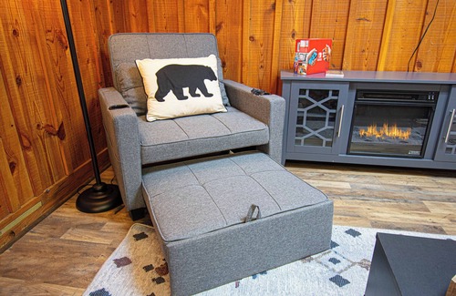 Pittman Center House | Tranquil Rustic Retreat-15 min 2 Anakeesta-Hot Tub