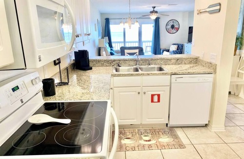 Innerarity Townhomes House | Tranquil Seas: Waterfront Unit with Kayaks & More!