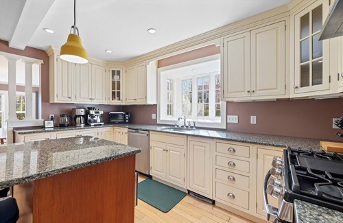 Kennebunk House | Tranquil Seaside Oasis at Mother's Beach