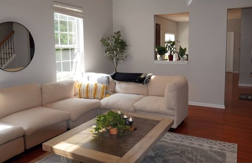 Cliftondale House | Tranquil Suburban Oasis