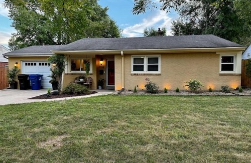 University City House | Tranquil three bedroom SpaHome in central St. Louis.