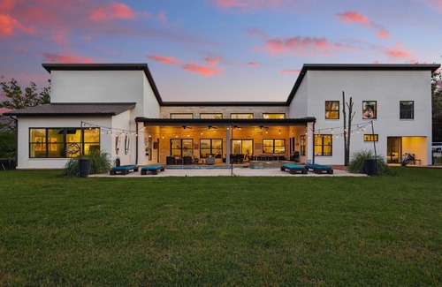 Malakoff House | Tranquil Tides: Lake Front- Pool & Hot Tub