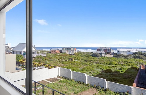 Yzerfontein House | Tranquil Tides - Three Bedroom House, Sleeps 6