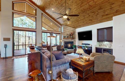Torreon House | Tranquil Torreon Pines and Fairway Hideaway