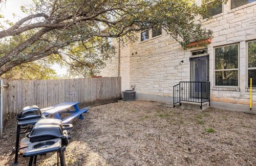 Round Rock House | Tranquil Townhome in at Great Oaks, nestled in the heart of Round Rock! n
