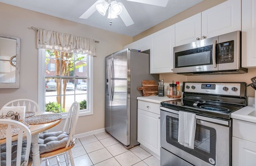 Auburn House | Tranquil townhome near campus with seasonal pool access & private patio