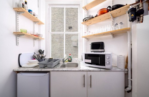 St. Johns Wood Apartment | Tranquil Treasure in Marylebone