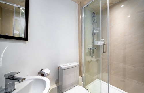 St. Johns Wood Apartment | Tranquil Treasure in Marylebone