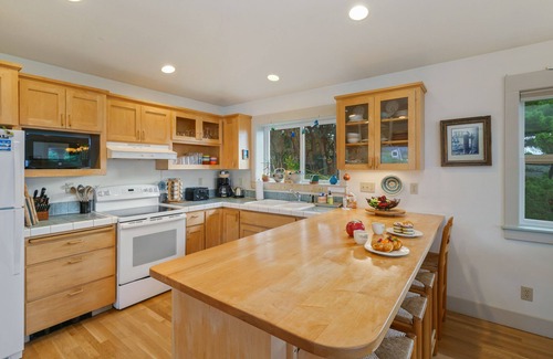Manzanita House | Tranquil Treasure MCA#644 Oceanview, Steps to beach, Perfect Couples getaway