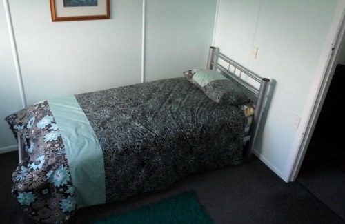 Ngongotaha Cottage | Tranquil Trees Comfy Farm Cottage Near Attractions