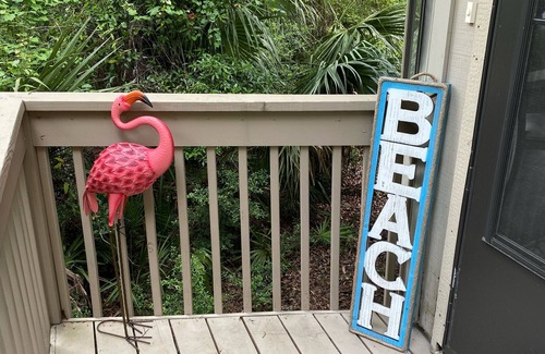 Night Heron House | Tranquil Two-Bed Bungalow in Sea Pines – Walk to the Beach & Pool, Pet Friendly