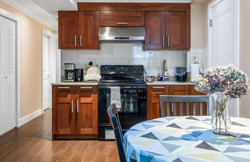 Arbutus Ridge House | Tranquil unit in Vancouver's Vibrant Neighborhood