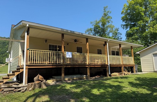 Rowlesburg House | Tranquil updated 2-bedroom home on Cheat River in Rowlesburg, WV