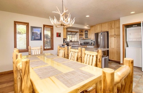 Windcliff Estates House | Tranquil Vacation Home at Windcliff