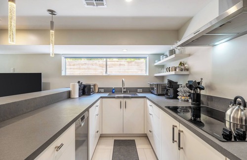 Venice Apartment | Tranquil Venice Hideaway One Minute to Beach