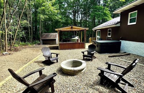 Altoona House | Tranquil views greet you at the front door of this home!