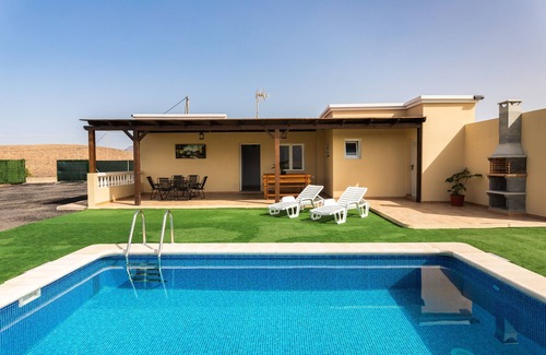Tuineje Villa | Tranquil Villa Ralue with Pool, Terrace & Garden