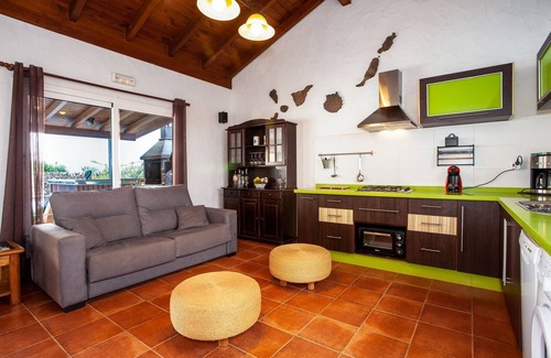 La Oliva House | Tranquil Villa Vista Malpei with Large Pool, Jacuzzi, Terrace, Garden & Wi-Fi; Parking Available