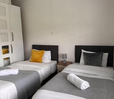 Walsall House | Tranquil Walsall Retreat - 4 Bedrooms