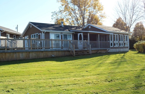 Mermaid House | Tranquil Waterfront Cottage Charlottetown Area