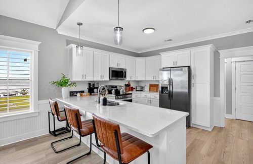 Shoreline Park House | Tranquil Waterfront Retreat: Stunning Bay Views Near Downtown Bay St. Louis