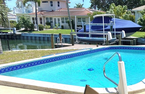 Longboat Key House | Tranquil Waterfront home- Water, peace, sunshine, & sand, this is your place. n