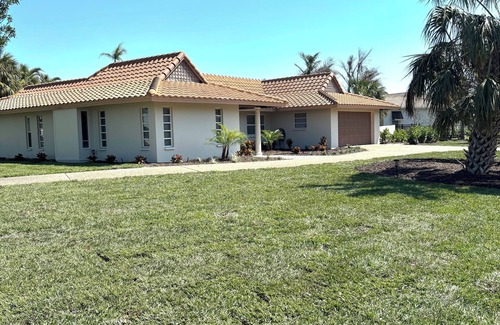 Longboat Key House | Tranquil Waterfront home- Water, peace, sunshine, & sand, this is your place. n