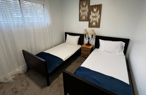 Upper Ten Oaks House | Tranquil Waterfront Vrbo with Trail & Hammock