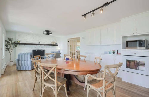 Monument Beach House | Tranquil Waterfront Getaway