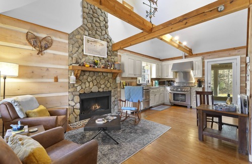 Sunset Cabin | Tranquil Waterfront Valley Cabin With Views