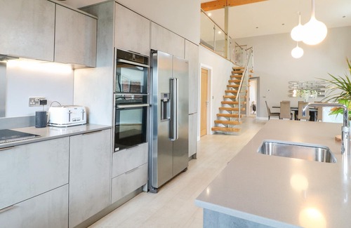 Kneesall Cottage | TRANQUIL WATERS WELLNESS RETREAT, family friendly in Farnsfield