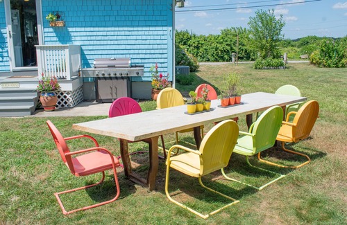 Warwick House | Tranquility And Sunsets At Our Beach Bungalow. Front Porch To Relax!