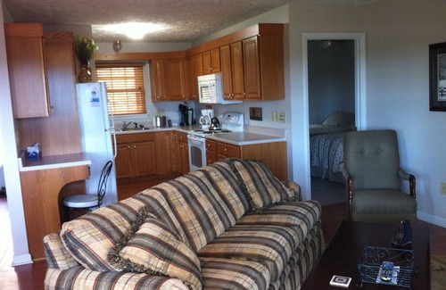 Blowing Rock Cottage | Tranquility at Deer Ridge - Great Views, Close to Skiing, Sleeps 6, Free WiFi!