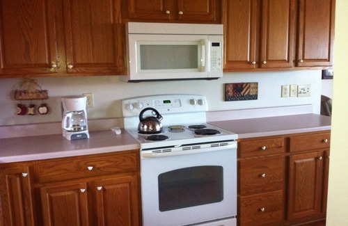 Blowing Rock Cottage | Tranquility at Deer Ridge - Great Views, Close to Skiing, Sleeps 6, Free WiFi!