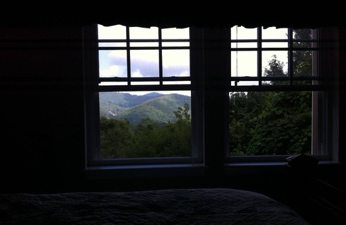 Blowing Rock Cottage | Tranquility at Deer Ridge - Great Views, Close to Skiing, Sleeps 6, Free WiFi!