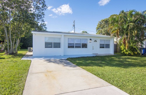 Rock Ridge House | Tranquility Beach escape-mnts to public Beach