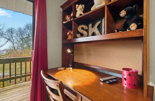 Beech Mountain Condo | Tranquility Beech: 2BR Condo Steps from the Slopes-Parking Lot Level: No Stairs