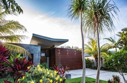 Port Douglas House | Tranquility by the Lake - Luxury Home Port Douglas