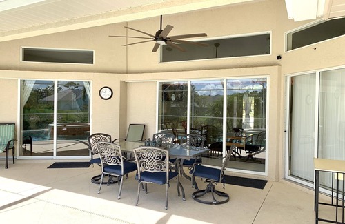 Pinehurst House | Tranquility by the beach🌴 3 bed 2.5 high ceilings open 2550 SF heated pool spa