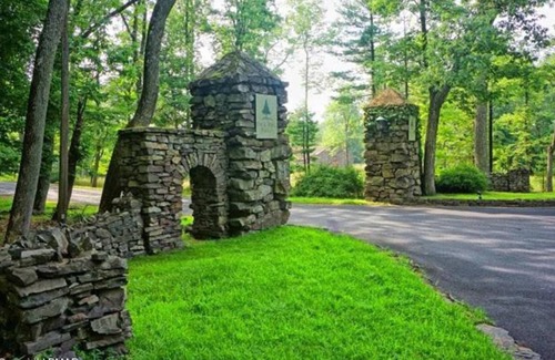 Buck Hill Falls House | Tranquility Cottage in Darling Buck Hill Falls