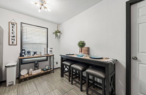 South Side House | Tranquility Cottage: Charming 2BR Corpus Christi retreat, central location