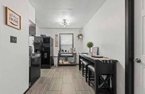 South Side House | Tranquility Cottage: Charming 2BR Corpus Christi retreat, central location